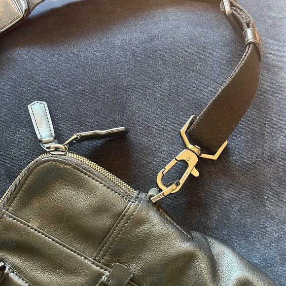 Tumi leather brief case in excellent condition. - Picture 5 of 12